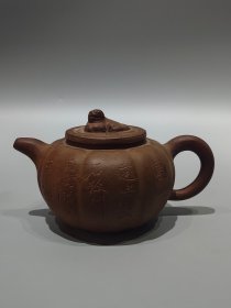 老珍藏，《狮球》刻绘老紫砂壶一把，慕古老底款老紫砂壶一把，保存完整，收藏的佳品。