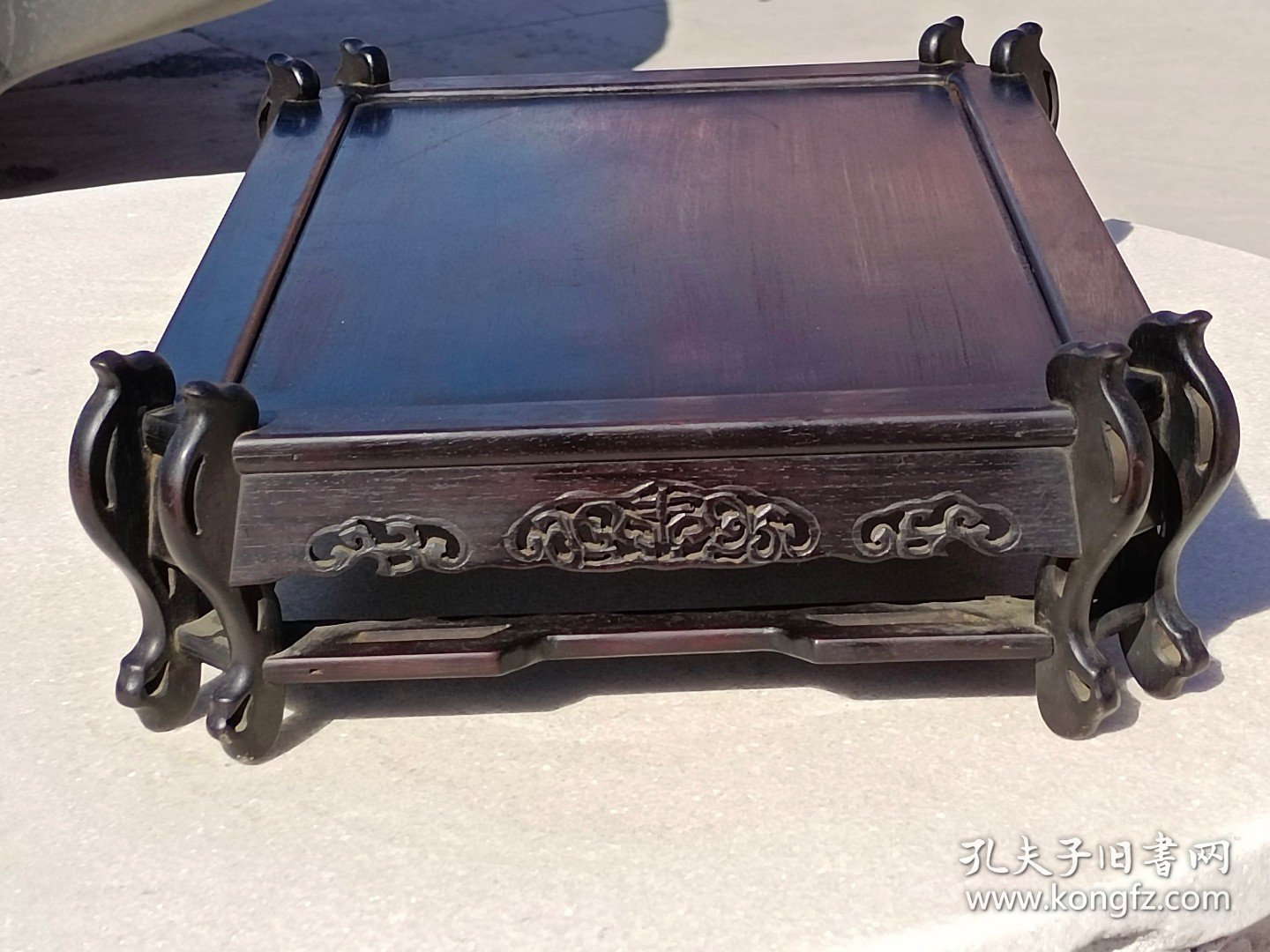 红木小桌，保存完好品相一流。
