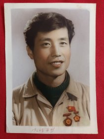 早期带奖章的劳模。老照片。1962年。手工上色