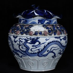 元青花釉里红龙纹捏花荷叶盖罐