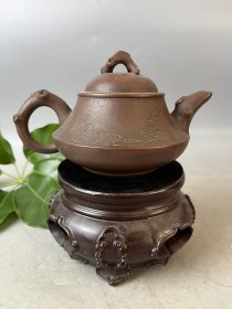 名人紫砂壶 ，外观精致，做工精细， 色泽光润 ，磨损自然 ，出水流畅，品相一流！..