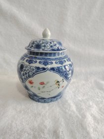 青花缠枝花卉图开窗花鸟茶叶罐一套，全品无磕碰裂，品相一流，喜欢的朋友来结缘。