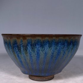 建窑蓝釉窑变天目盏，高7直径12.5cm，
