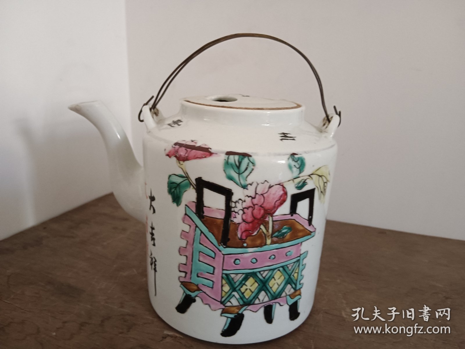 民国粉彩博古提梁壶