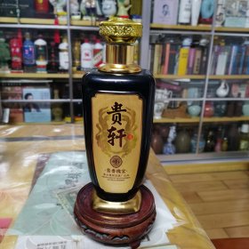 《贵州贵轩瑰宝酒瓶》