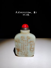 和田玉佛鼻烟壶刻字清晰，包浆醇厚，玉质细腻