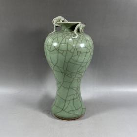 宋代龙泉窑梅子青梅瓶（23×11.5cm）
