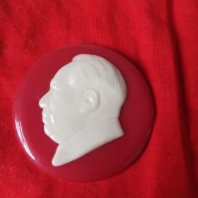 毛主席塑料像章，直径4.75厘米，品相自定9品，议价勿扰。