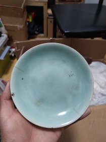 清代豆青盘子，就买那两个字，道光了。道光时候的东西，精神。