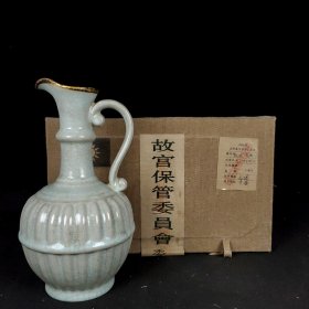 宋汝窑故宫博物院藏包金口花浇 尺寸高23CM直径12.5CM