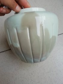 50年代豆青秞瓜棱罐
