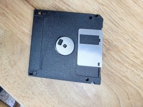 《瑞星杀毒软件》A盘，DOS系统，3+1豪华装，千禧世纪版