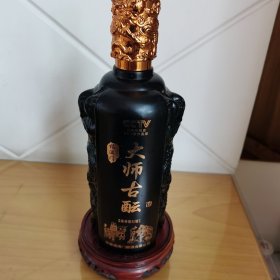 巜福满门大师古酿CCTV中共电视台合作品牌酒瓶》