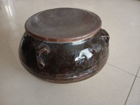 黑釉陶瓷四系罐 盖子“节约光荣”罐身“节约光荣浪费可耻”字样 罐身完整盖子内小磕见图三 高11 内口径10.5