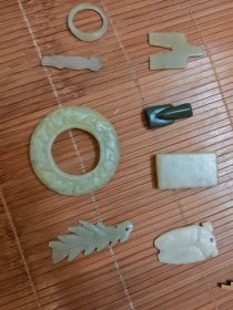 和田玉老玉小件共八个合售放漏拍玉质非常油润细腻刀划不动