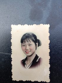 1960年代《老照片》穿着讲究的少女