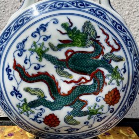 旧藏回流大明宣德年制斗彩盘龙赏瓶，高42.5厘米