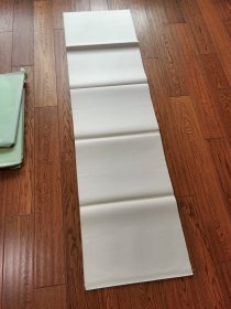 80年代日本老宣纸，熟宣，适合小楷写经、小行书或工笔画，质感和味道像老毛边纸，自然米黄色，174×45厘米，包装皮印着“县展尺寸”，一包50张，650元一包