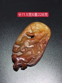 和田玉瑞兽摆件，玉质细腻，包浆厚重，沁色入骨，雕工精细，品相完美，细节如图！