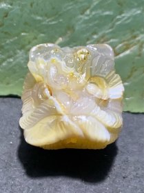 精美亚光巴西玛瑙手工雕刻醒狮珠子（吊坠）一个