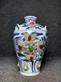 十三行经典收藏青花瓷镶嵌宝石花瓶 “ 盒子尺寸：长30.5厘米，宽18.5厘米，高19.5厘米