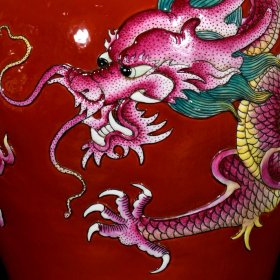 清乾隆粉彩浮雕龙纹梅瓶32/20厘米