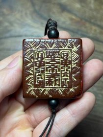 金光灿灿盘古挂牌。