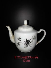 六七十年代的陶瓷老茶壶！手绘花纹！清晰逼真！胎釉肥厚老道！包老保真！