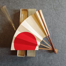 日 盒装御舞扇歌舞伎纸扇饰扇 最宽幅处51Cm，高28.5Cm，竹扇骨 。旧品。