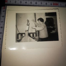 老照片!----大师治骨折。