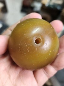 超大玛瑙珠子一个，有点失圆