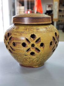精品朝鲜李朝时期双层镂空老陶瓷盖罐