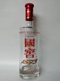 1.5L高档酒瓶，品牌酒瓶，空的，瓶身带限量编号，签名限量版，带生产许可证编号，瓶口带防伪标签未拆封，高38，瓶身宽11厘米，重4.4斤，全品完整，摆设使用都很有面子。