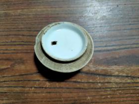 桃子钮老茶壶盖子。刚买的盖子，尺寸不合适，直径6.0，需要配盖的请联系。