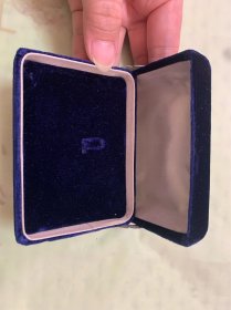 【海外回流  vintage中古】回流中古首饰盒   有年份  很实用  细节可见，仔细看好图片，尺寸如图，有瑕疵，介意勿拍，谨慎下单！出售不退！偏远地区邮费联系客服另算！