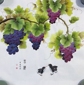 四尺斗方葡萄，山西省大同市美协马唤凤老师，写意画法，纯手绘，假一赔万，正面一幅画，背面一幅画，都是本人精心收藏的，山西省美协马唤凤老师的原创大作，实际画的比照片拍出来要漂亮的多，葡萄和小鸡的刻画入木三分，很有意境，写意画看整个构图，非常棒。70×70公分的四尺斗方，家里客厅，卧室，玄关，书房，茶室都可悬挂，朋友结婚，新房乔迁，过节送礼再好不过了。