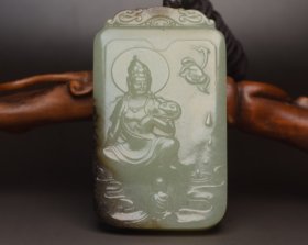 和田玉观音牌 规格: 7.3×4.3×1.3厘米，重 106克。 玉质温润细腻，沁色自然，刀功老道，皮壳包浆一流，雕刻生动，线条流畅，品相完美！