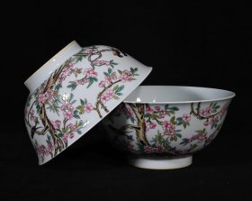 清雍正御制款珐琅彩桃林春燕纹碗一对,高7.3×15.3厘米