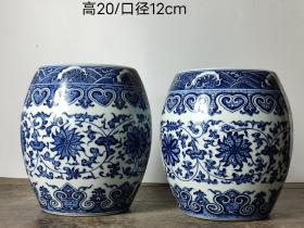 大清乾隆年制款，手绘青花缠枝莲鼓墩罐一对。