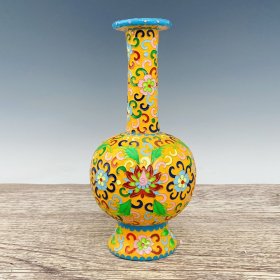 定瓷掐丝珐琅彩花瓶，高30厘米，直径14厘米