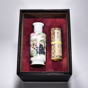 清雍正珐琅彩花鸟纹直筒瓶 盒高40厘米 宽28厘米 瓶高24.5厘米 宽10.5厘米
