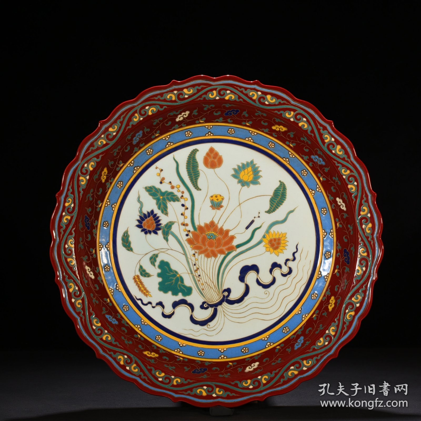 点击查看原图 明宣德红釉五彩描金一束莲纹菱口折沿盘5*40厘米