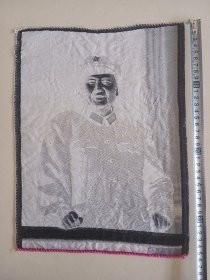 针织教员像 35.5×27 底部边沿有红染色 画片有几处小勾洞见图六(冲光可见清楚小勾孔)