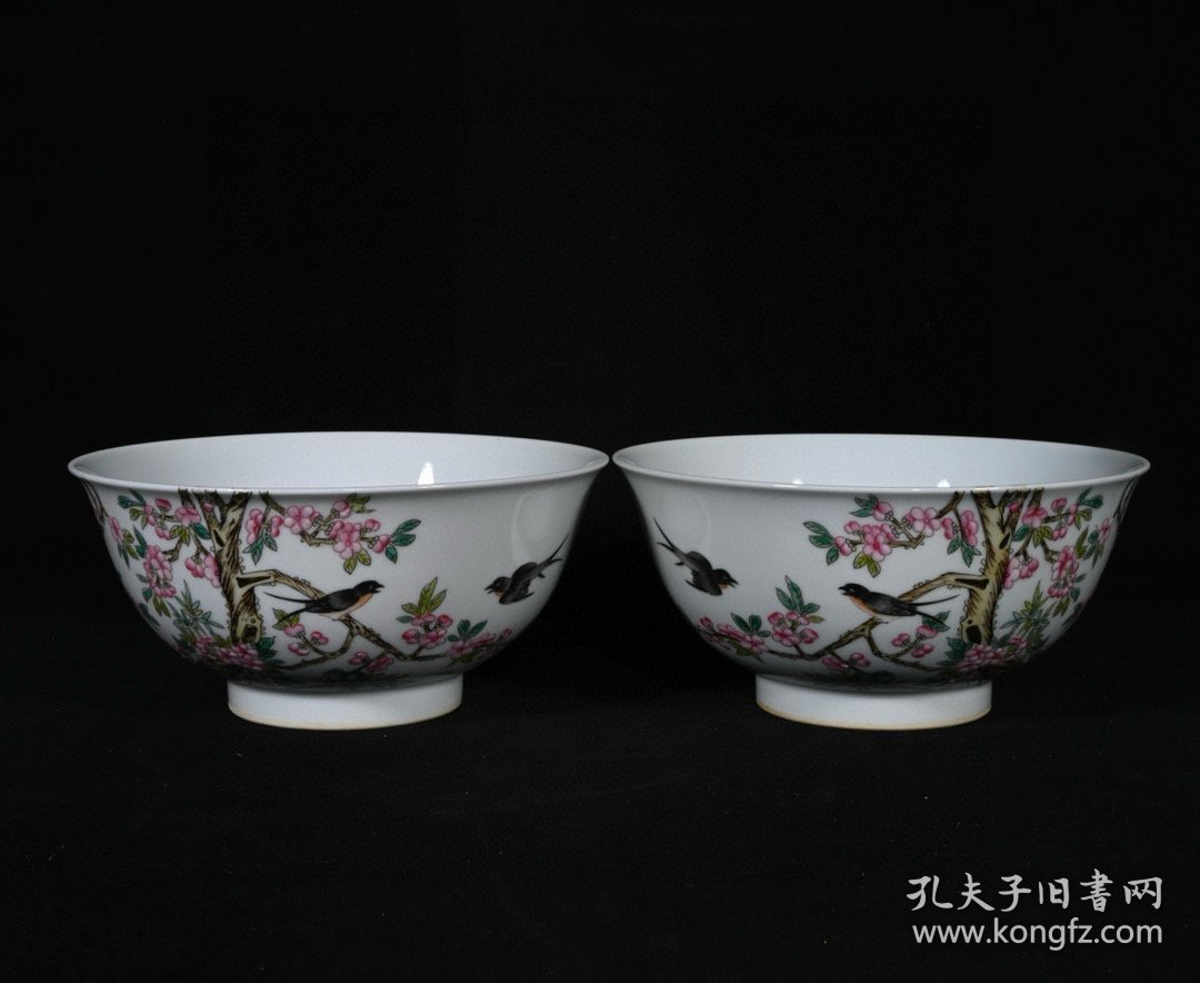清雍正御制款珐琅彩桃林春燕纹碗一对，高7.3×15.3厘米