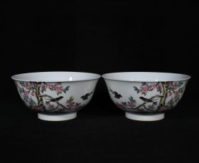 清雍正御制款珐琅彩桃林春燕纹碗一对,高7.3×15.3厘米