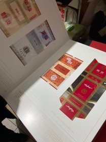 新中国卷烟烟标精选集 6册（书：41×31.7cm 外盒：42.3×32.8cm）（书超重） 新中国烟标集1、2、3、4、5、6