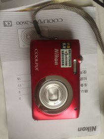 尼康s2600 卡片机 两块电池 买这个相机可以挑店里一两元的书送一部分