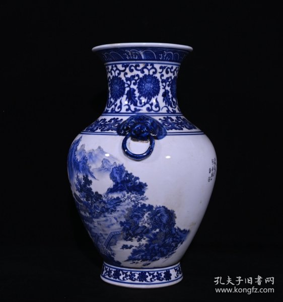 大清乾隆青花山水纹兽耳瓶，高33.3×23厘米