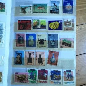 信销邮票 盖销邮票 一册300多枚合售，中国邮票、港澳台以及其他国家邮票