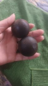 乌干达沉香木手球一对
